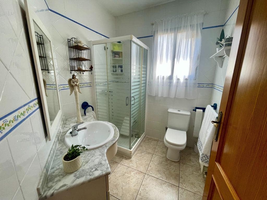 5 bedroom Townhouse for sale in Benicarlo with garage - € 291,000 (Ref: 9591901)