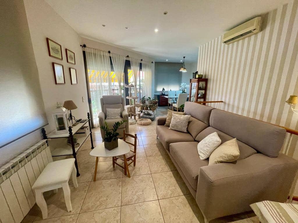 5 bedroom Townhouse for sale in Benicarlo with garage - € 291,000 (Ref: 9591901)