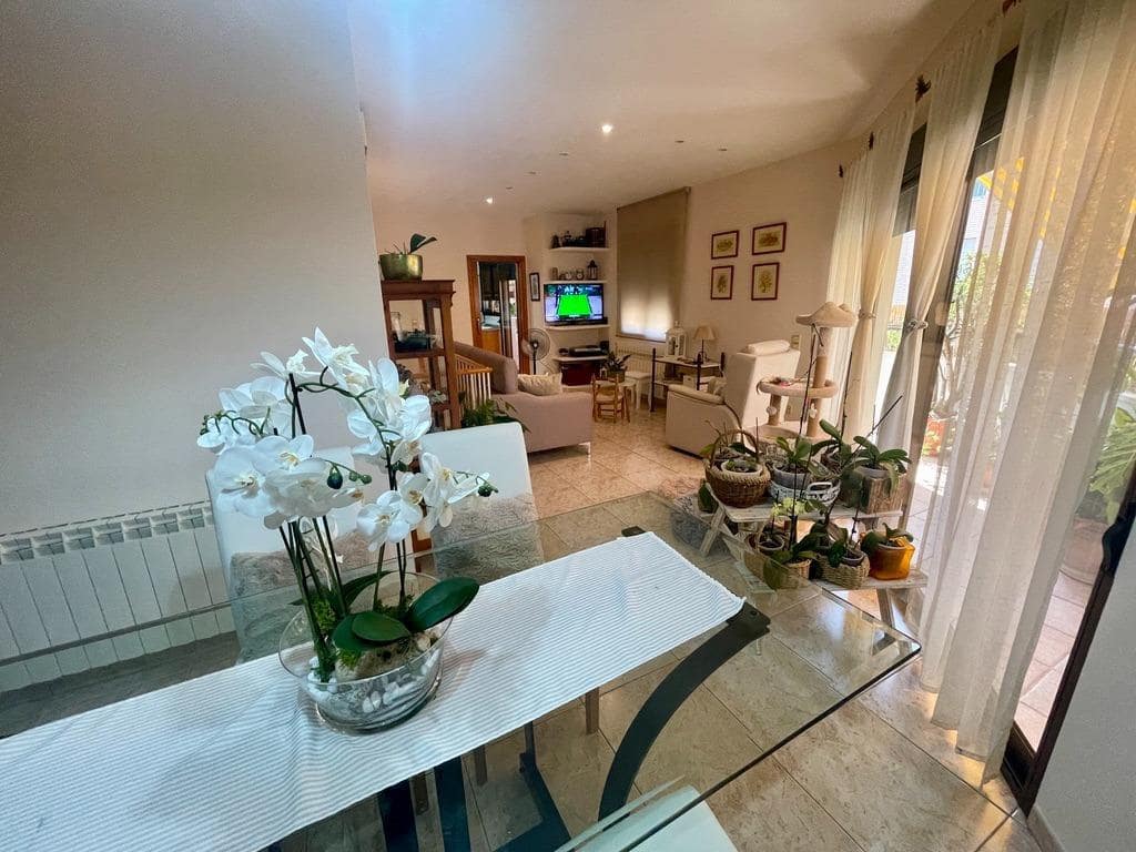 5 bedroom Townhouse for sale in Benicarlo with garage - € 291,000 (Ref: 9591901)