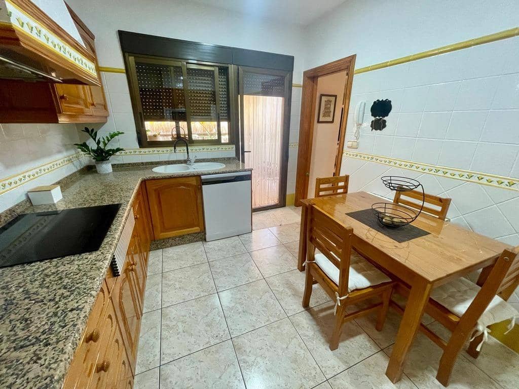 5 bedroom Townhouse for sale in Benicarlo with garage - € 291,000 (Ref: 9591901)