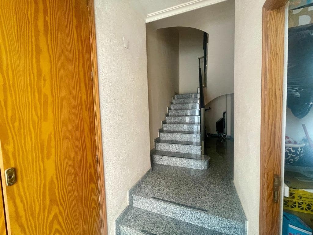 5 bedroom Townhouse for sale in Benicarlo with garage - € 291,000 (Ref: 9591901)