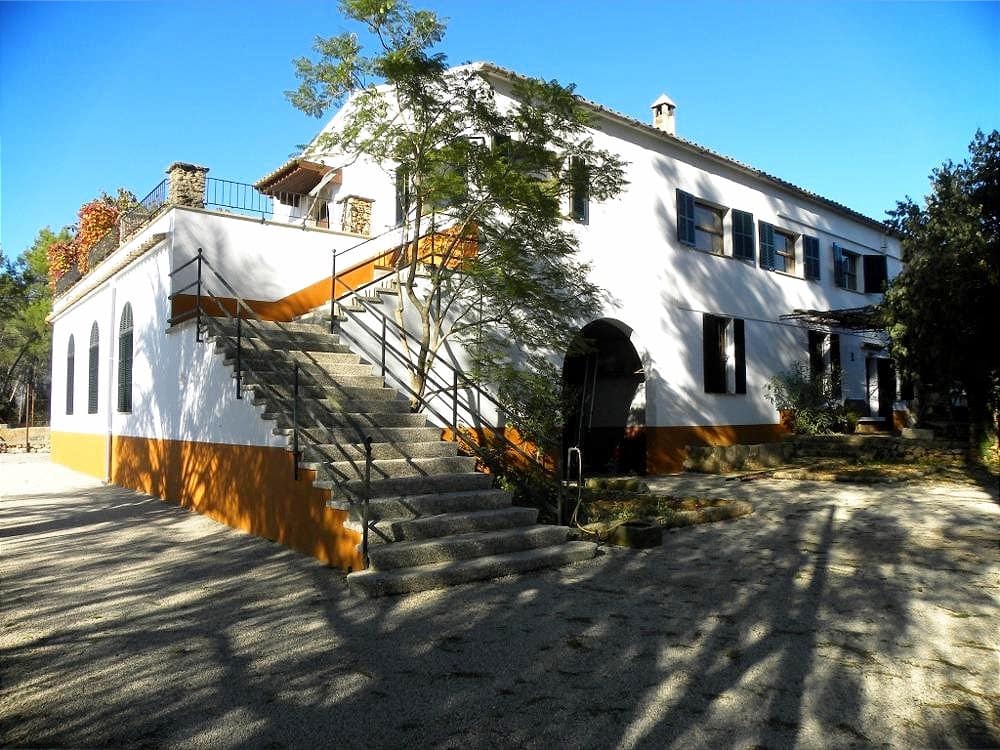 9 bedroom Villa for sale in Ruberts with pool garage - € 960,000 (Ref: 8345409)