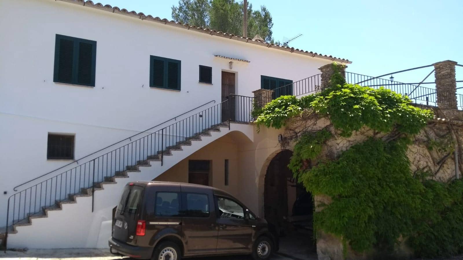 9 bedroom Villa for sale in Ruberts with pool garage - € 960,000 (Ref: 8345409)