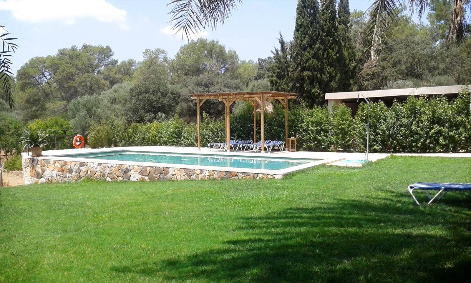 9 bedroom Villa for sale in Ruberts with pool garage - € 960,000 (Ref: 8345409)