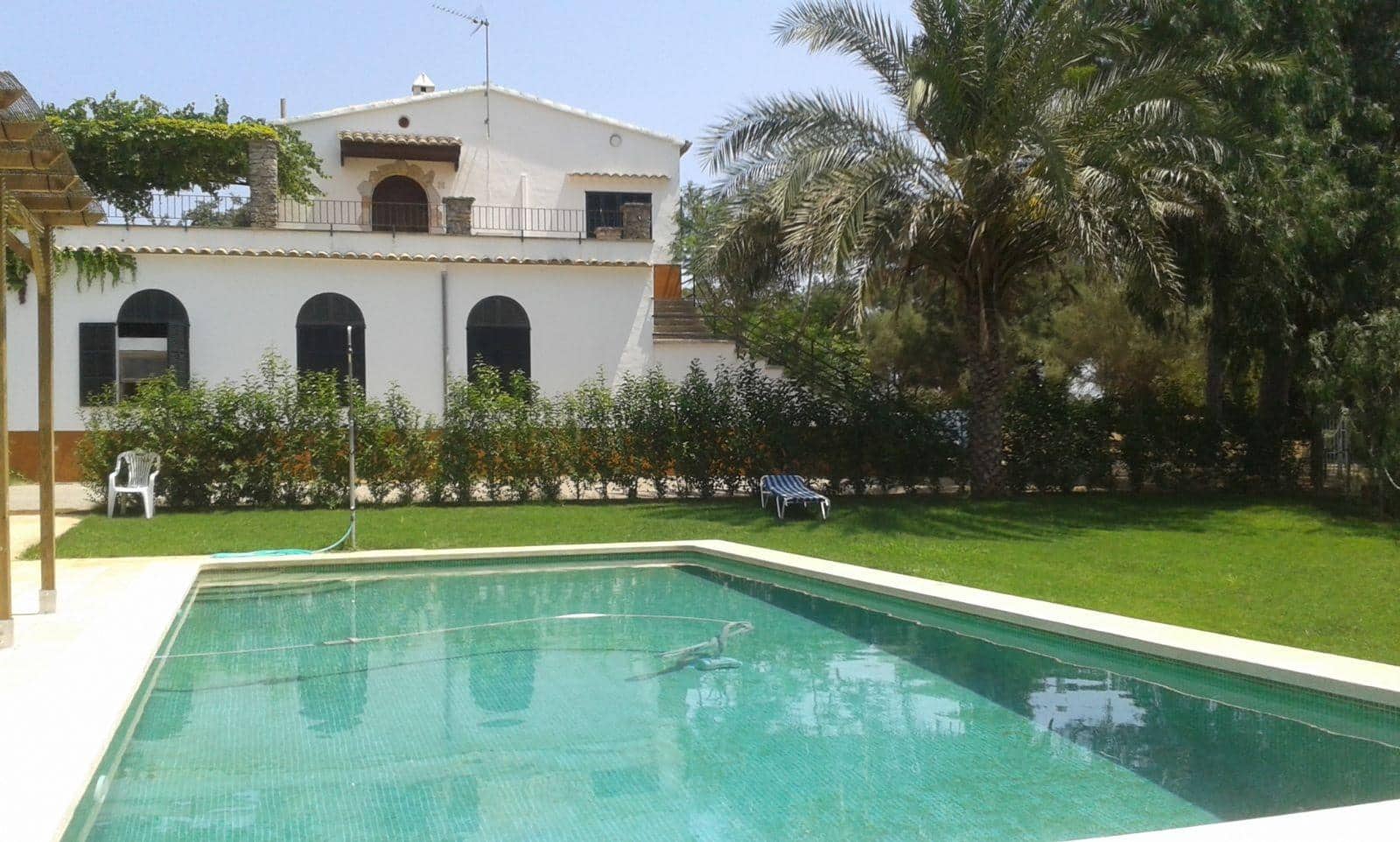 9 bedroom Villa for sale in Ruberts with pool garage - € 960,000 (Ref: 8345409)