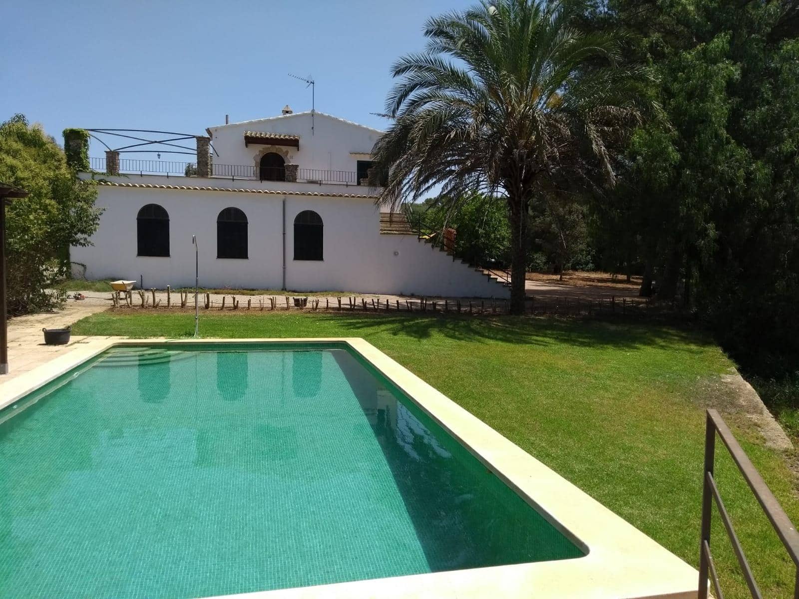 9 bedroom Villa for sale in Ruberts with pool garage - € 960,000 (Ref: 8345409)