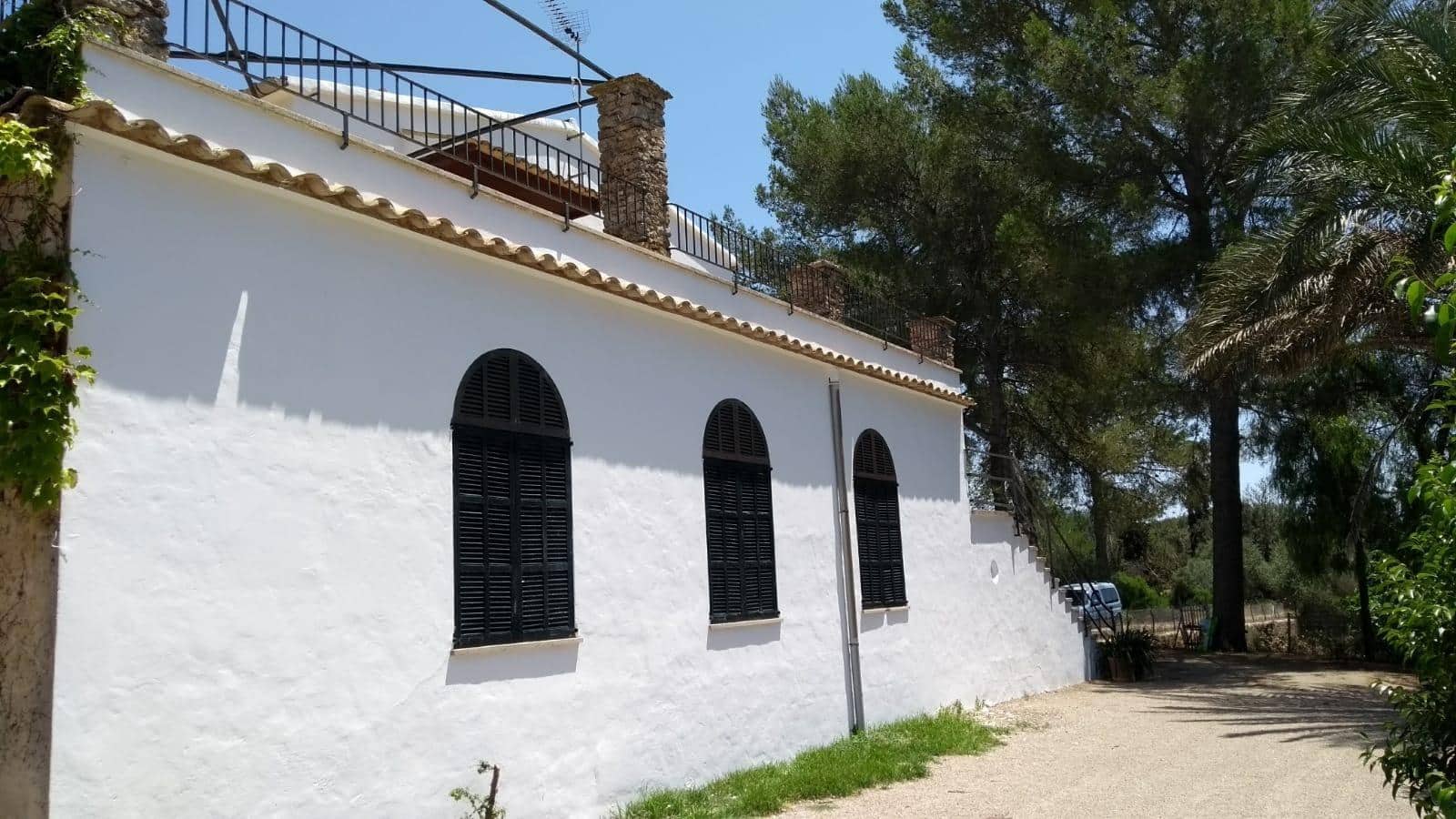 9 bedroom Villa for sale in Ruberts with pool garage - € 960,000 (Ref: 8345409)