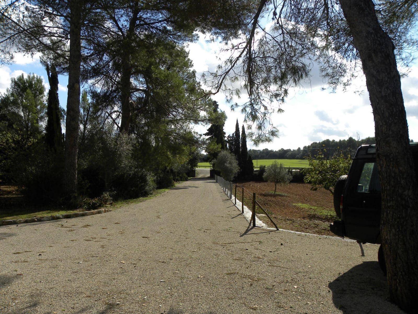 9 bedroom Villa for sale in Ruberts with pool garage - € 960,000 (Ref: 8345409)