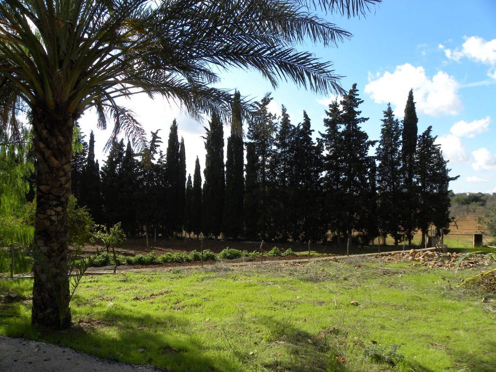 9 bedroom Villa for sale in Ruberts with pool garage - € 960,000 (Ref: 8345409)