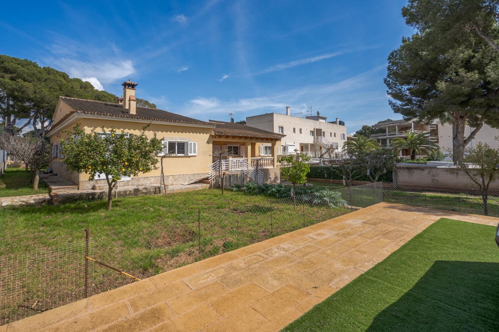 4 slaapkamer Villa te koop in Santa Ponsa met garage - € 2.200.000 (Ref: 9733457)