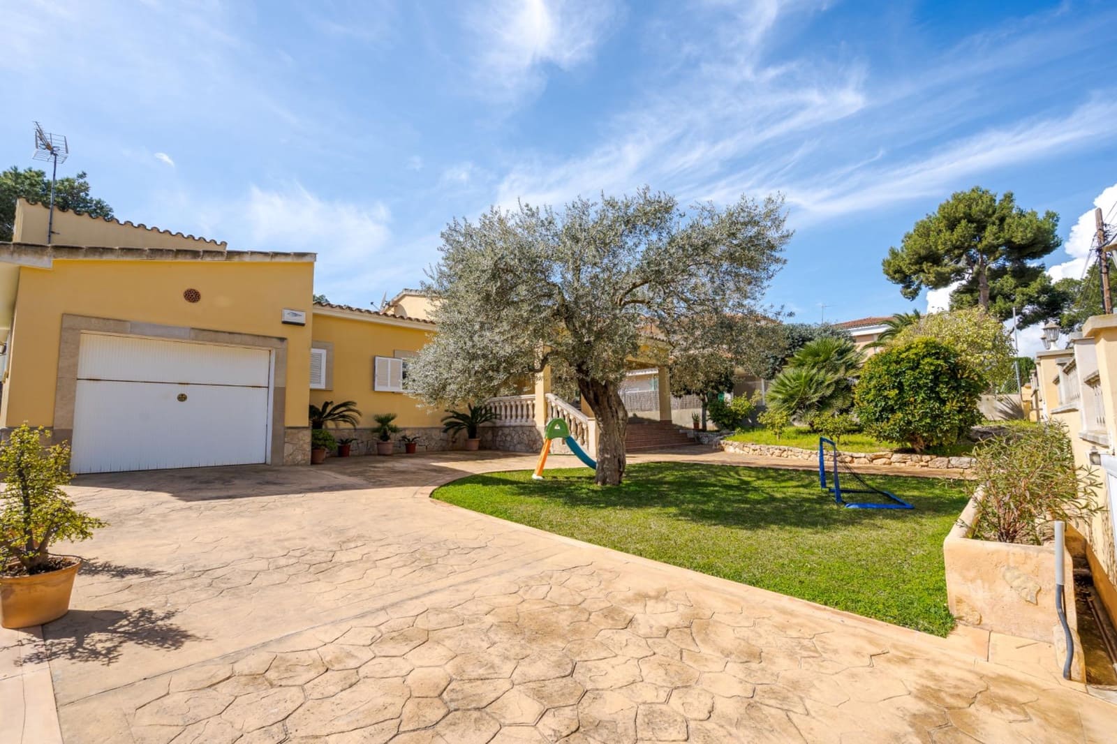 4 slaapkamer Villa te koop in Santa Ponsa met garage - € 2.200.000 (Ref: 9733457)