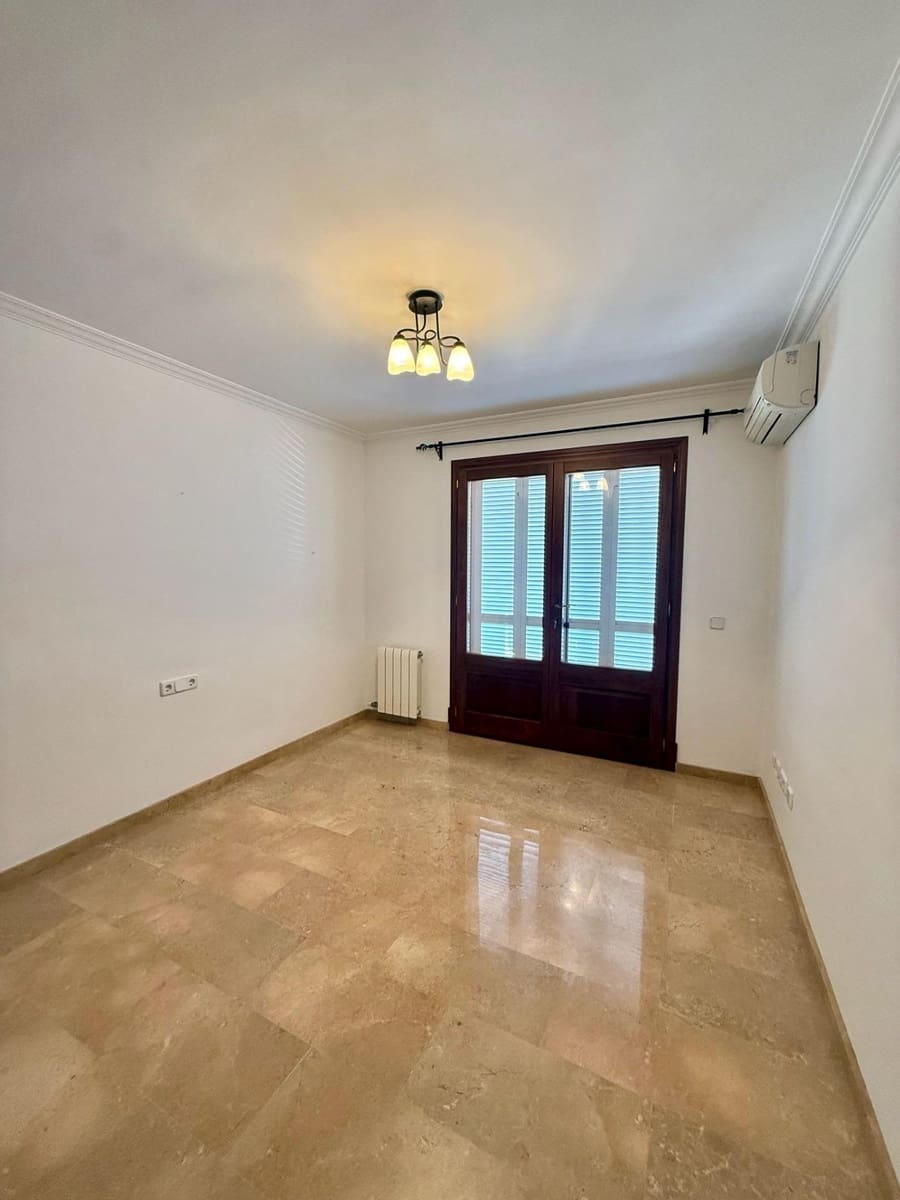 5 bedroom Villa for rent in Son Ferriol with garage - € 2,800 (Ref: 9839224)