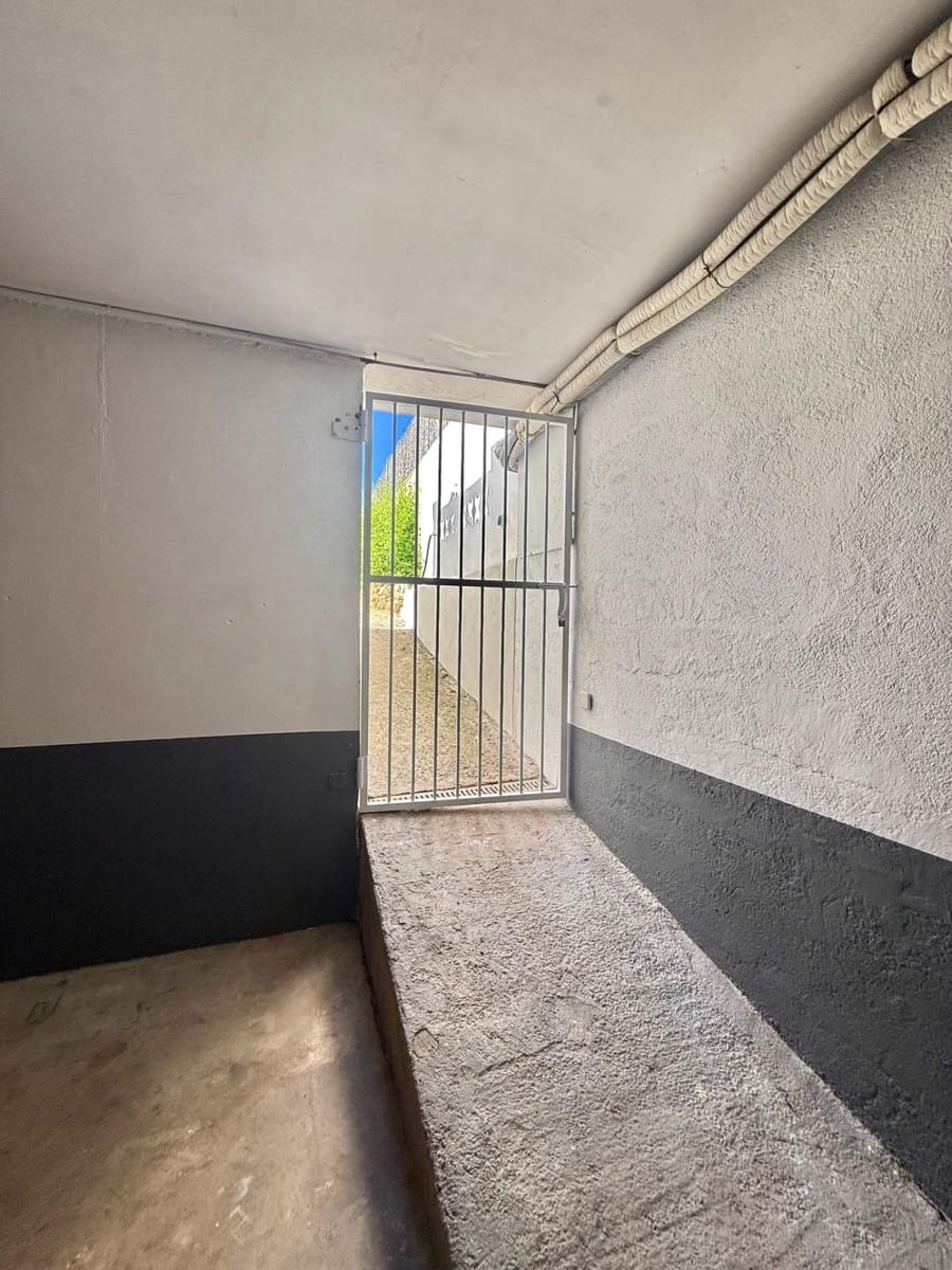 5 bedroom Villa for rent in Son Ferriol with garage - € 2,800 (Ref: 9839224)