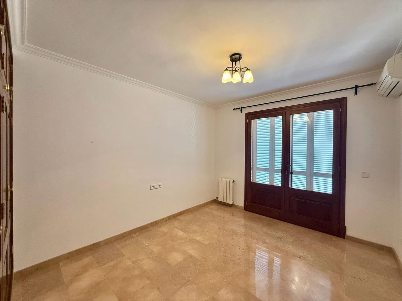 5 bedroom Villa for rent in Son Ferriol with garage - € 2,800 (Ref: 9839224)
