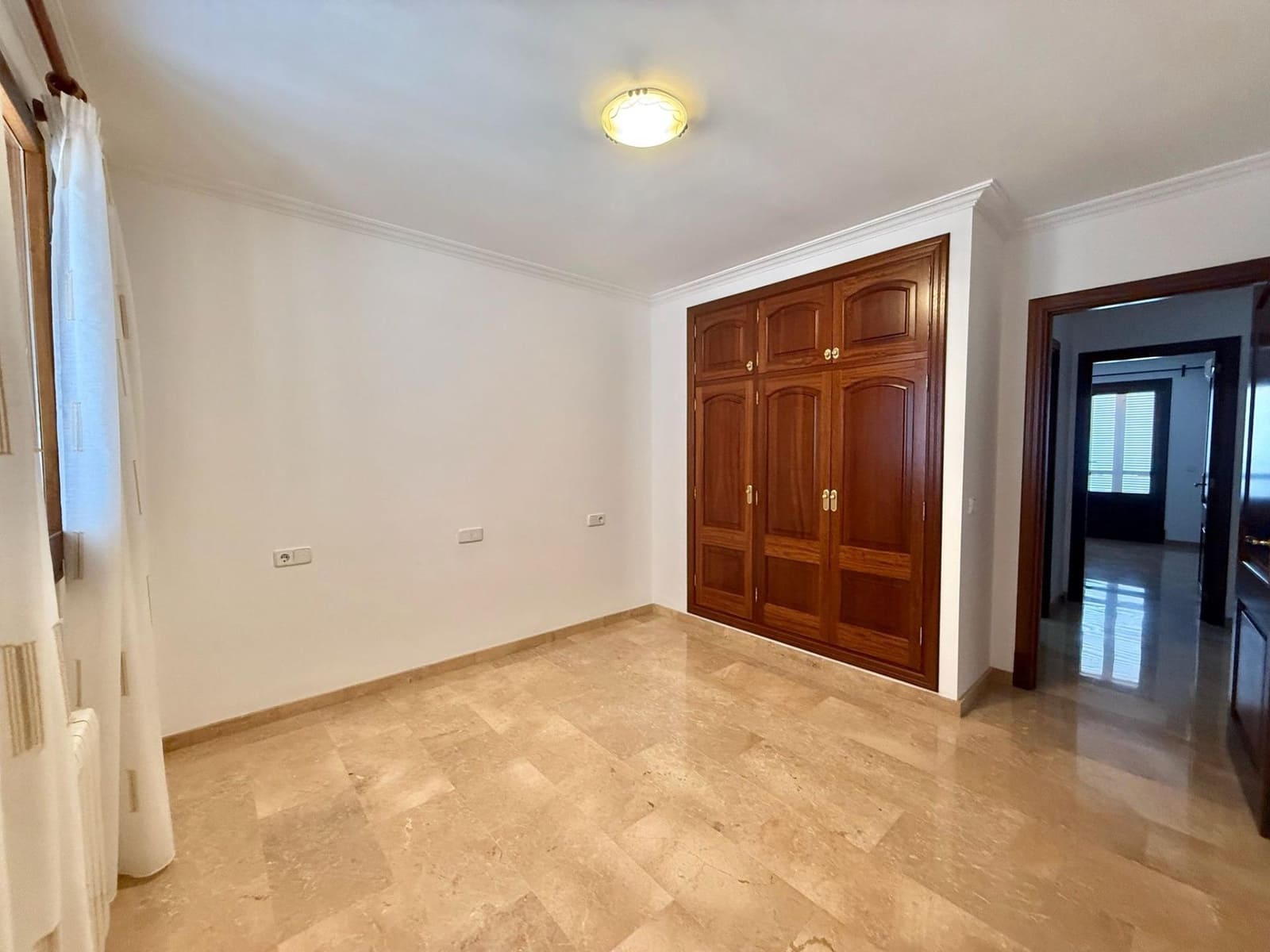 5 bedroom Villa for rent in Son Ferriol with garage - € 2,800 (Ref: 9839224)