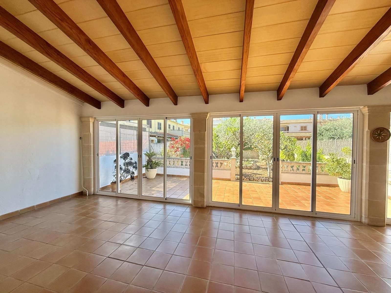 5 bedroom Villa for rent in Son Ferriol with garage - € 2,800 (Ref: 9839224)