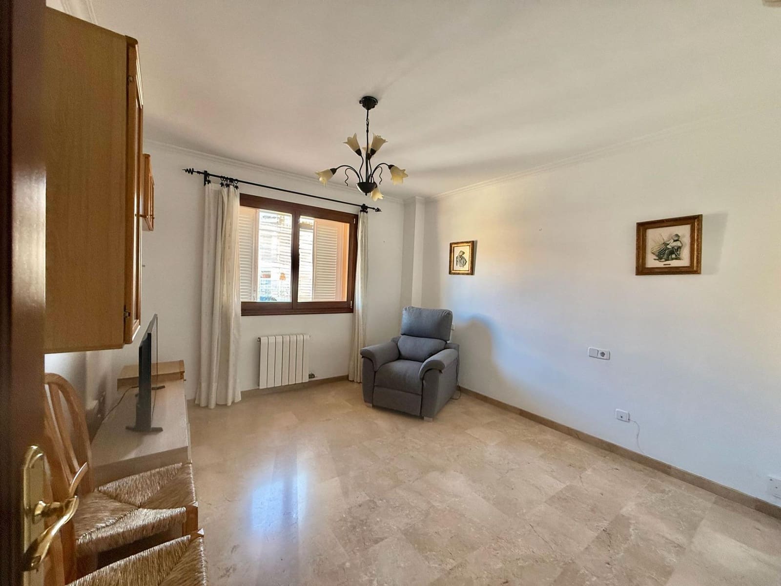 5 bedroom Villa for rent in Son Ferriol with garage - € 2,800 (Ref: 9839224)