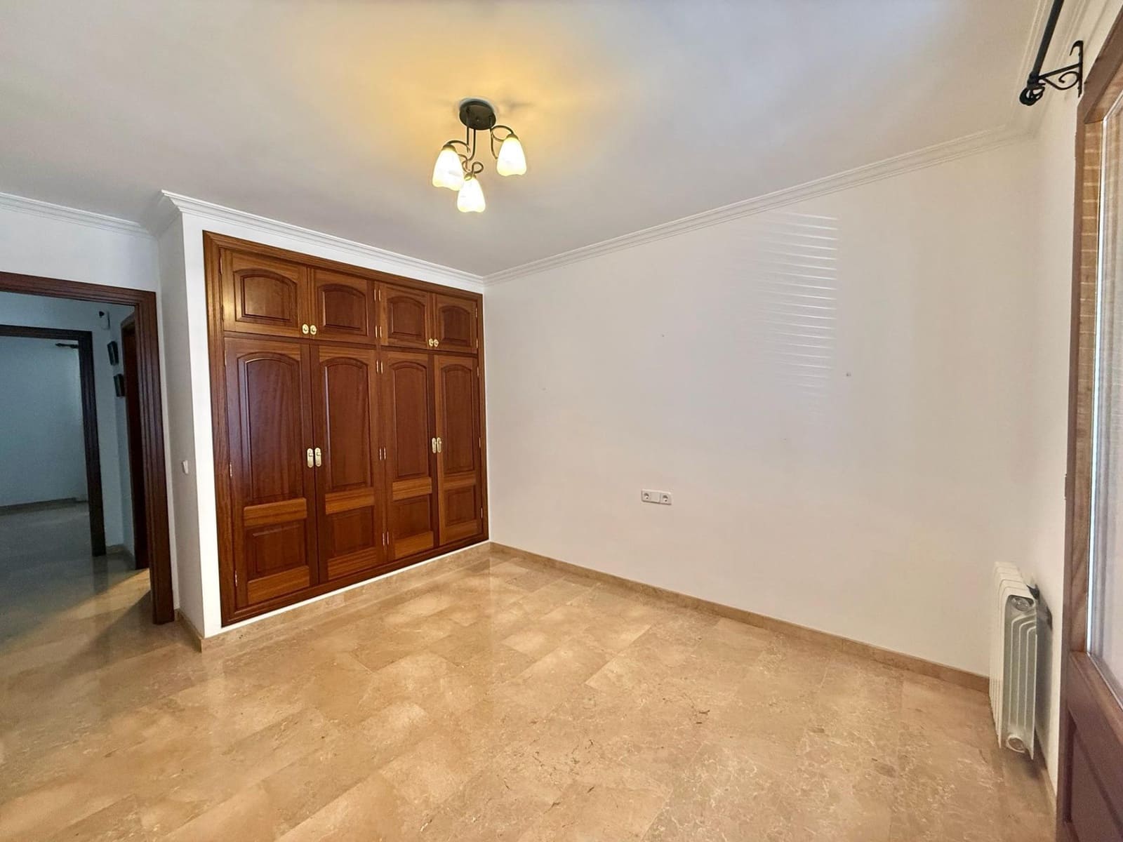 5 bedroom Villa for rent in Son Ferriol with garage - € 2,800 (Ref: 9839224)