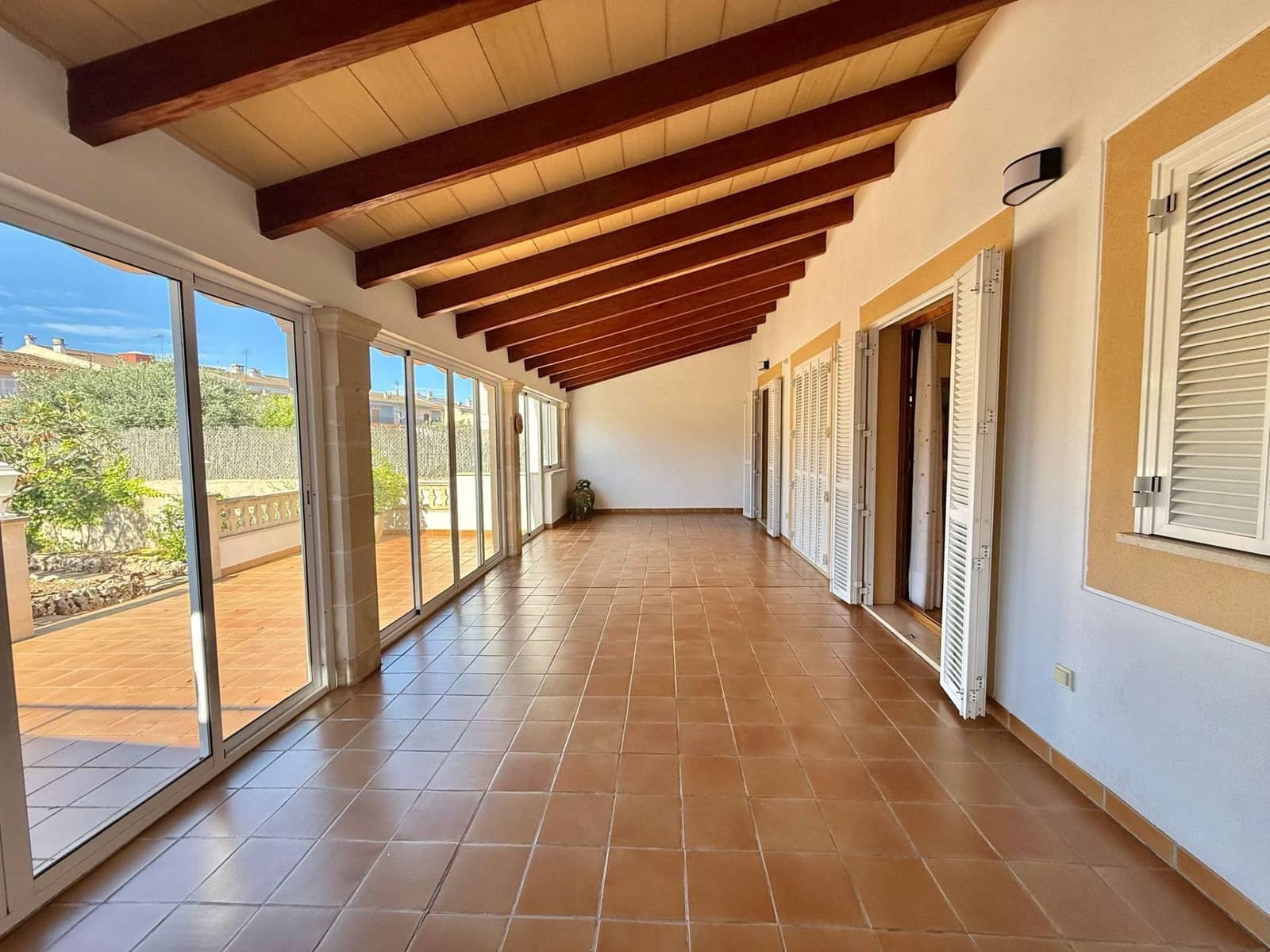5 bedroom Villa for rent in Son Ferriol with garage - € 2,800 (Ref: 9839224)