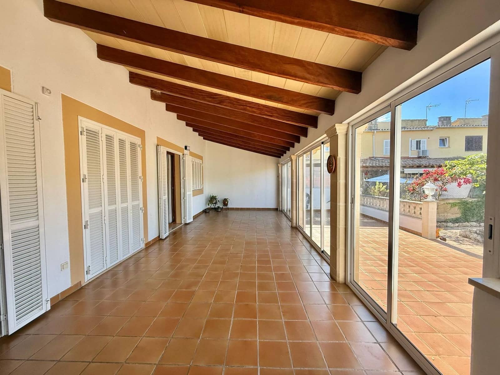 5 bedroom Villa for rent in Son Ferriol with garage - € 2,800 (Ref: 9839224)