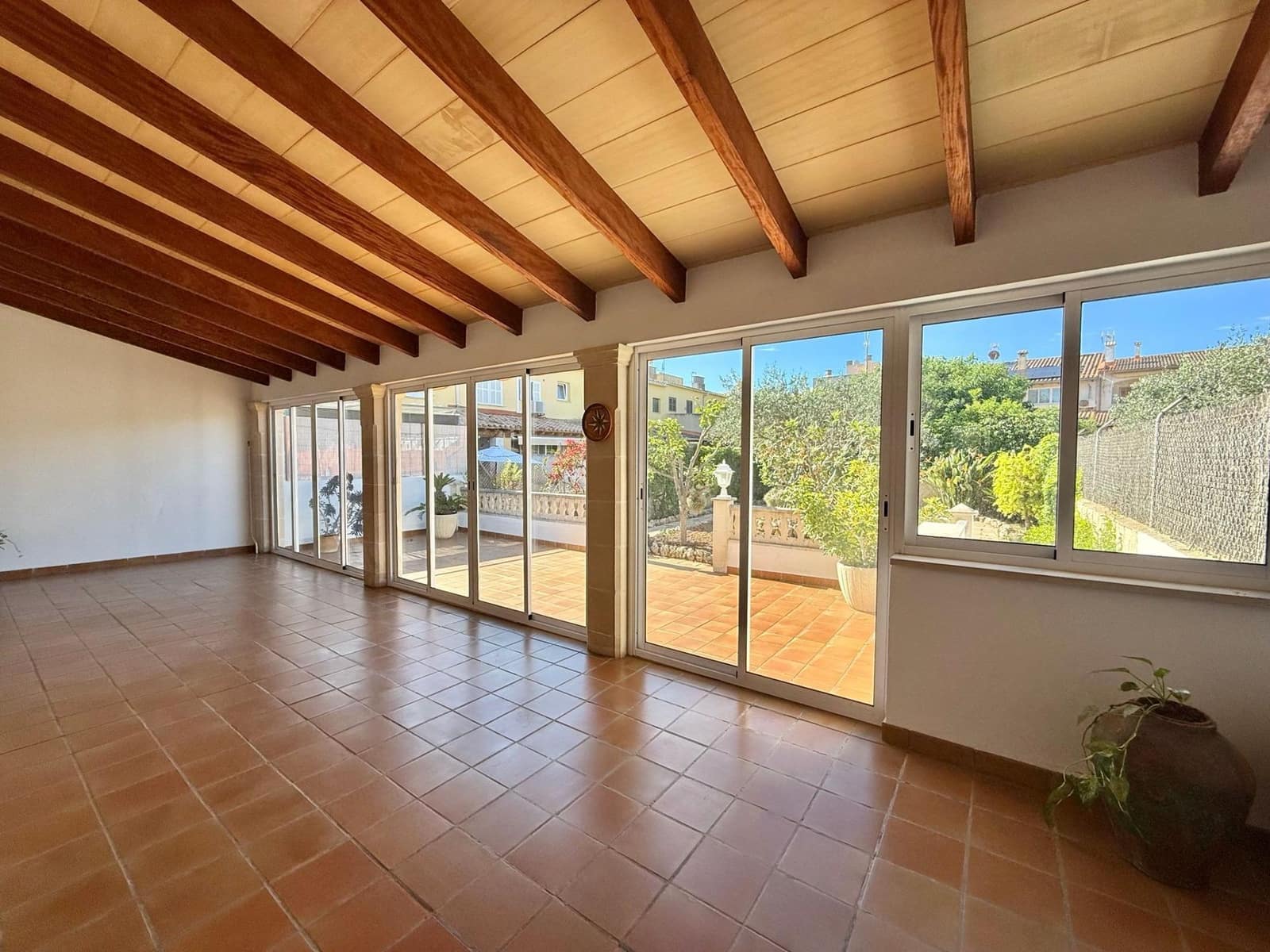 5 bedroom Villa for rent in Son Ferriol with garage - € 2,800 (Ref: 9839224)