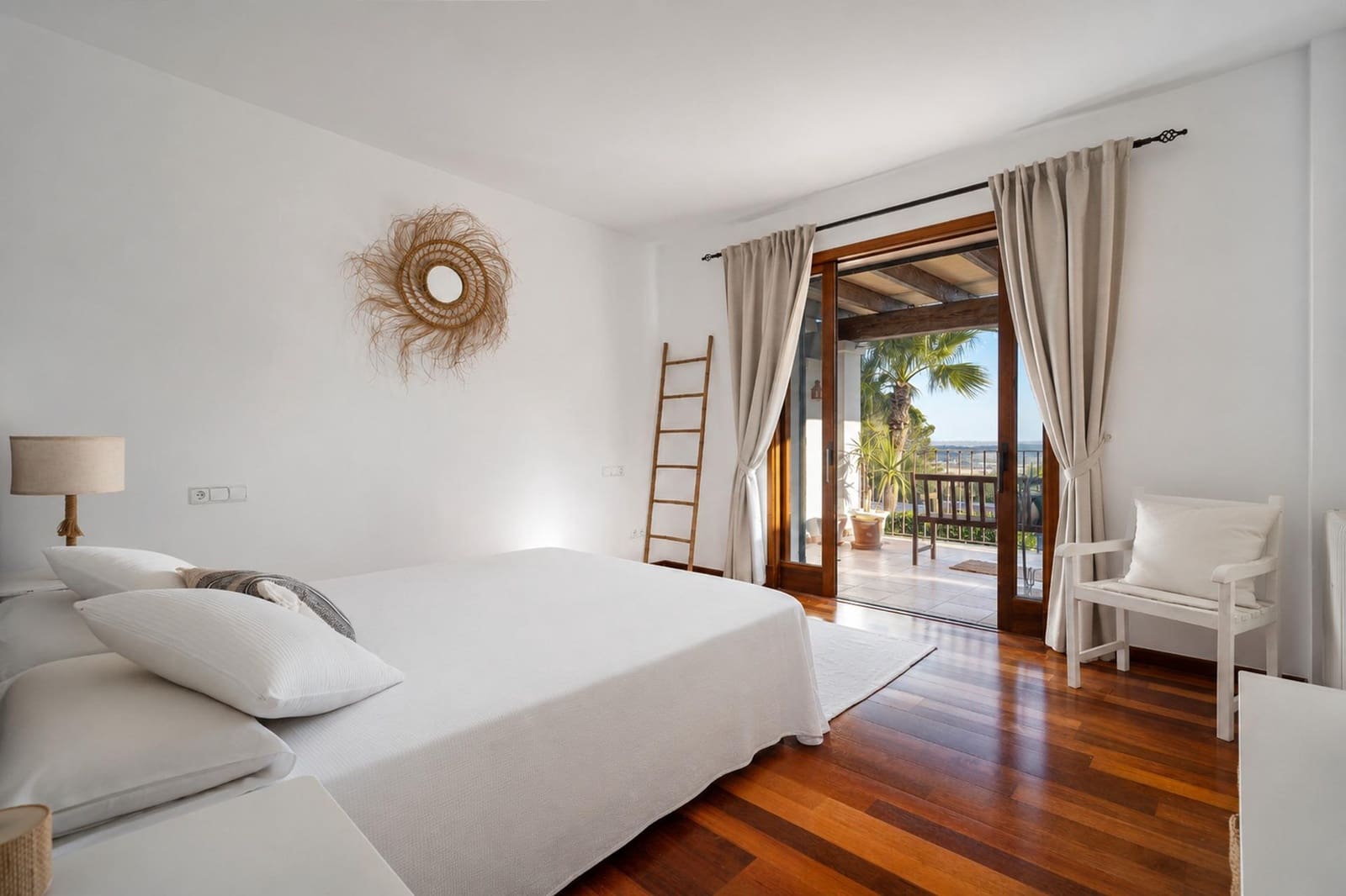 6 bedroom Villa for sale in Puntiro with pool garage - € 4,900,000 (Ref: 9973307)