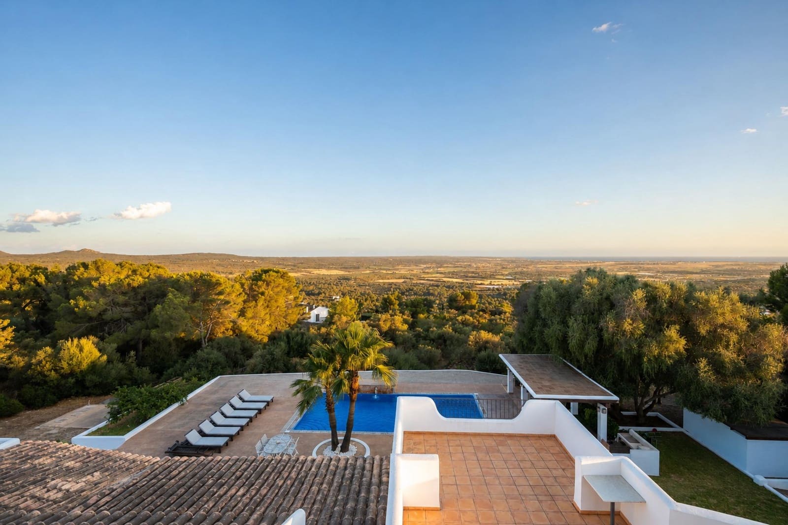 6 bedroom Villa for sale in Puntiro with pool garage - € 4,900,000 (Ref: 9973307)