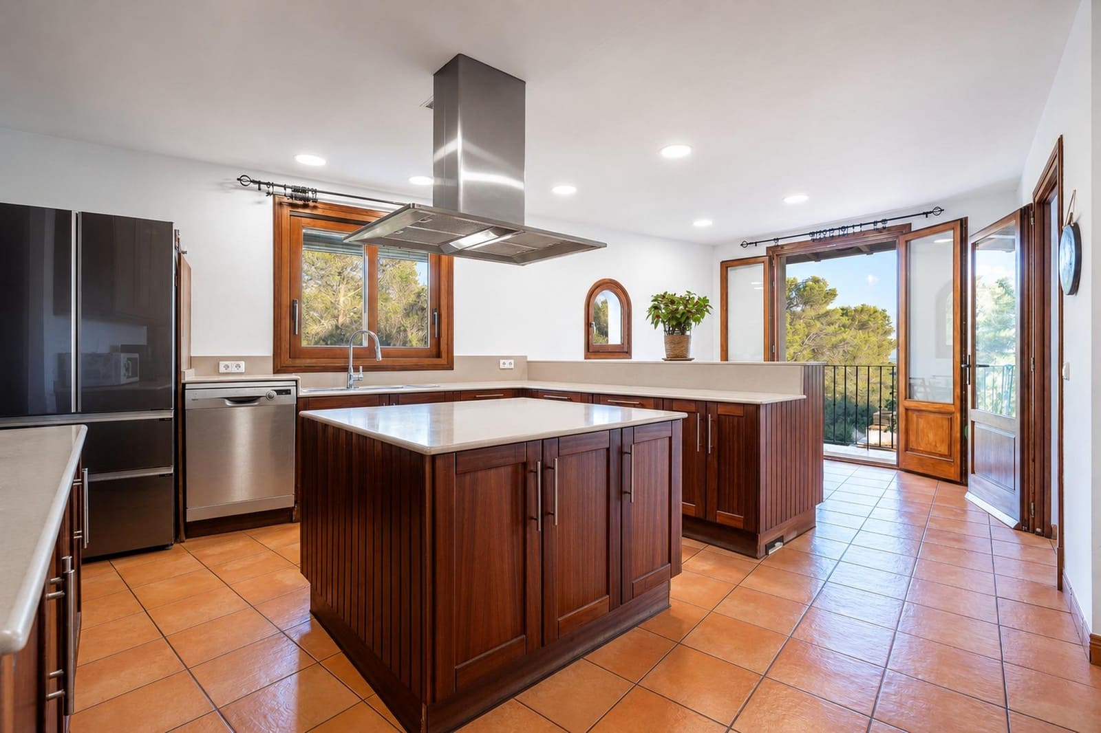 6 bedroom Villa for sale in Puntiro with pool garage - € 4,900,000 (Ref: 9973307)