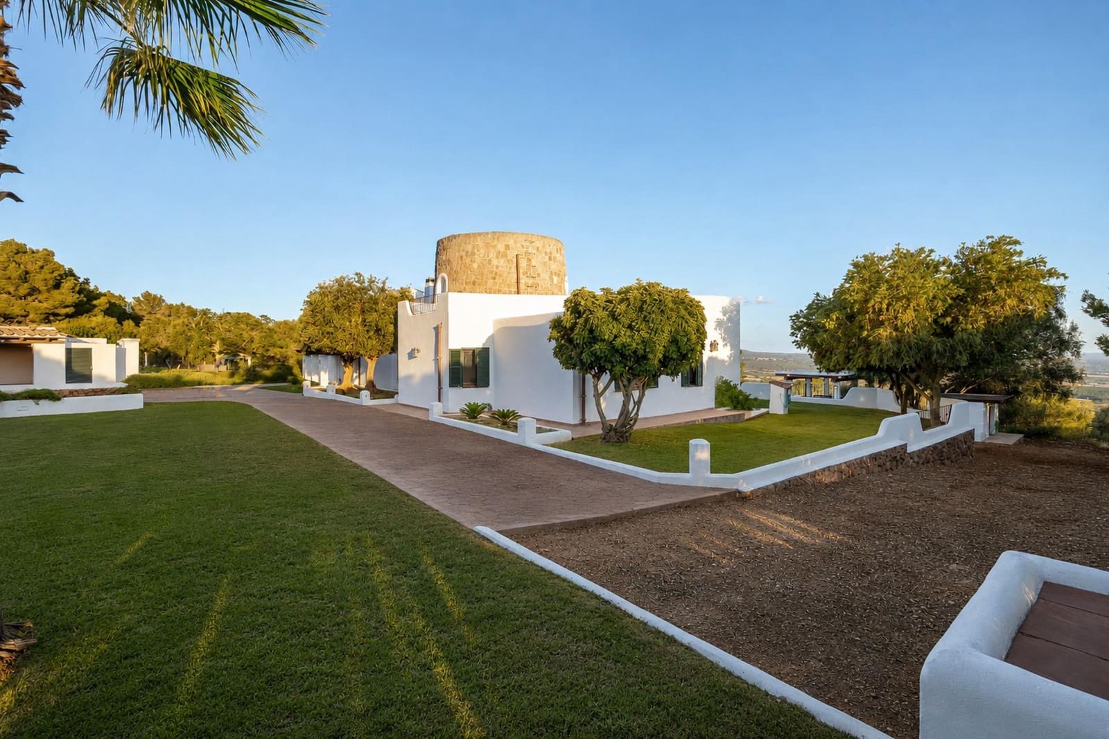 6 bedroom Villa for sale in Puntiro with pool garage - € 4,900,000 (Ref: 9973307)