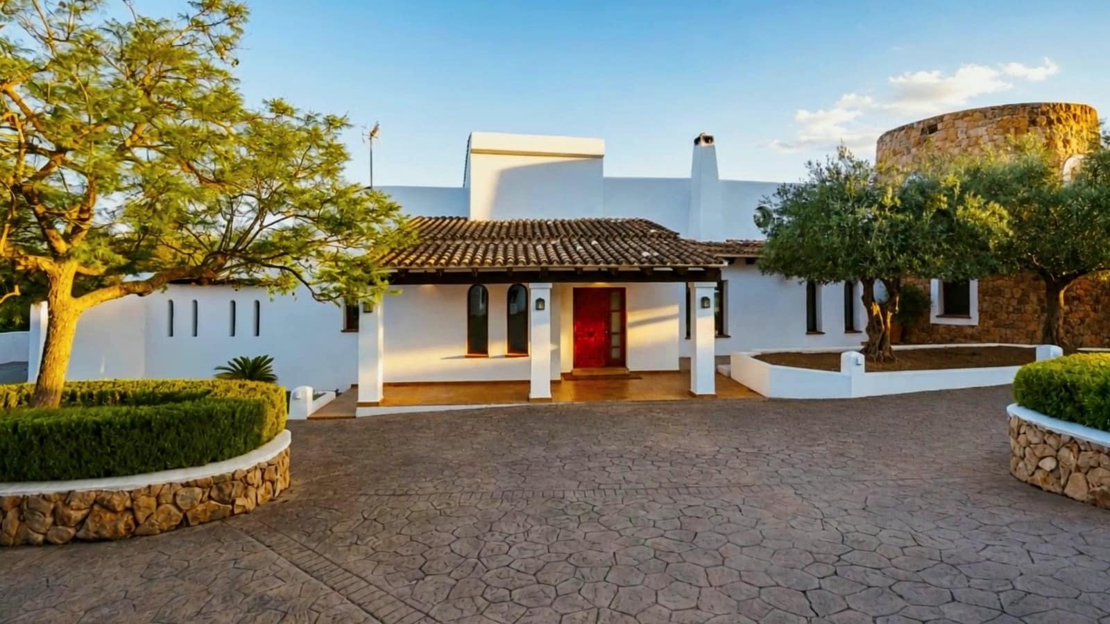 6 bedroom Villa for sale in Puntiro with pool garage - € 4,900,000 (Ref: 9973307)
