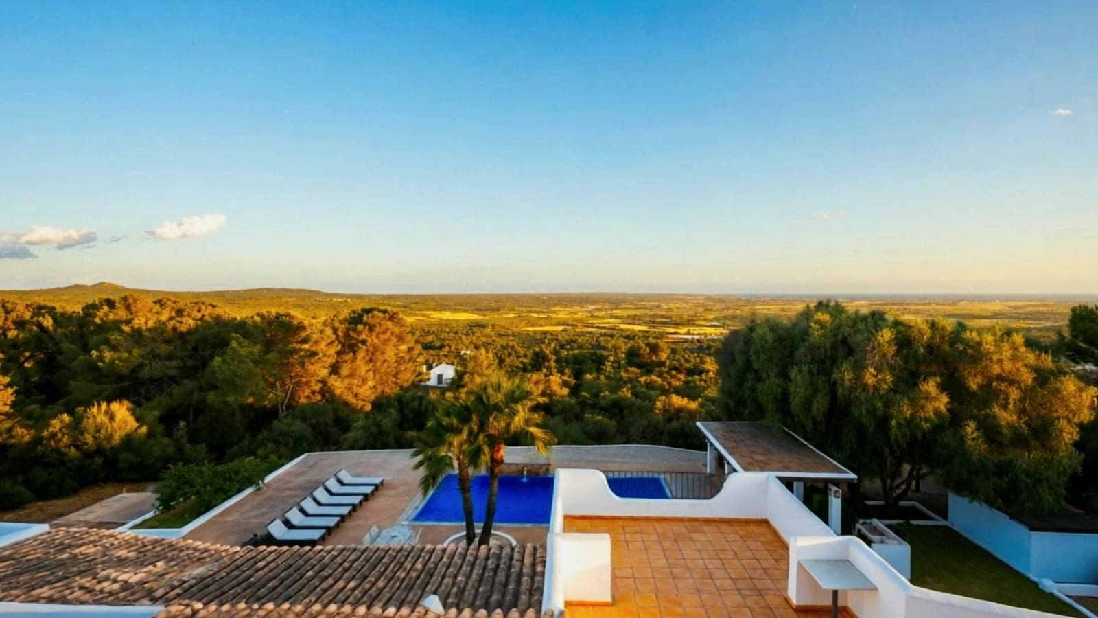 6 bedroom Villa for sale in Puntiro with pool garage - € 4,900,000 (Ref: 9973307)