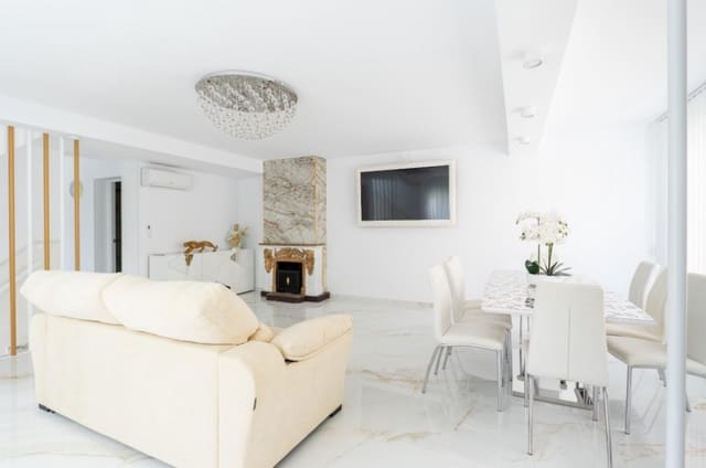 4 soveværelse Byhus til salg i Punta Prima, Orihuela med swimmingpool garage - € 545.000 (Ref: 9012920)