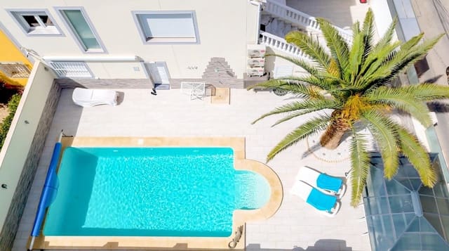 4 soveværelse Byhus til salg i Punta Prima, Orihuela med swimmingpool garage - € 545.000 (Ref: 9012920)