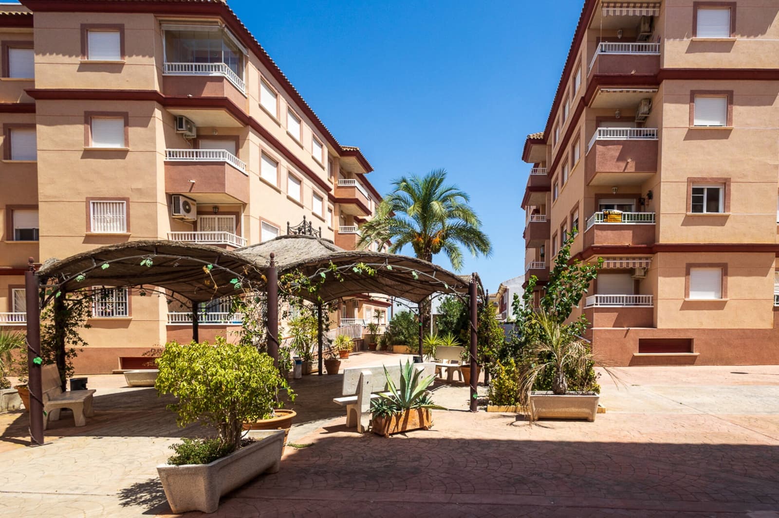 2 bedroom Apartment for sale in Algorfa with pool - € 115,950 (Ref: 10057733)