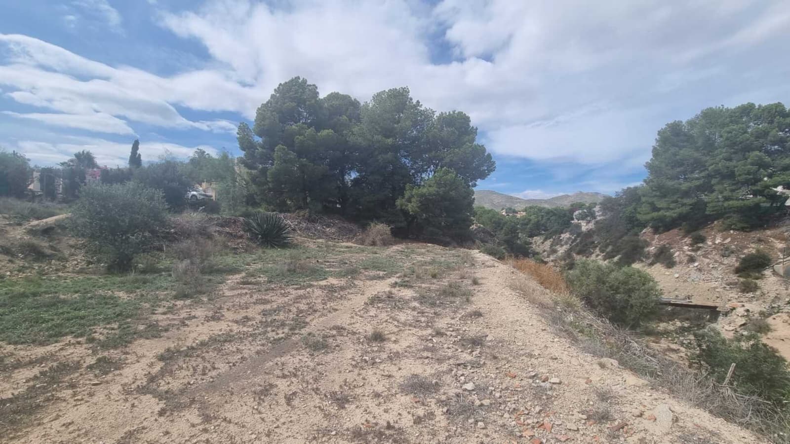 Grunde uden byggetilladelser til salg i Muchamiel / Mutxamel - € 320.000 (Ref: 9239274)