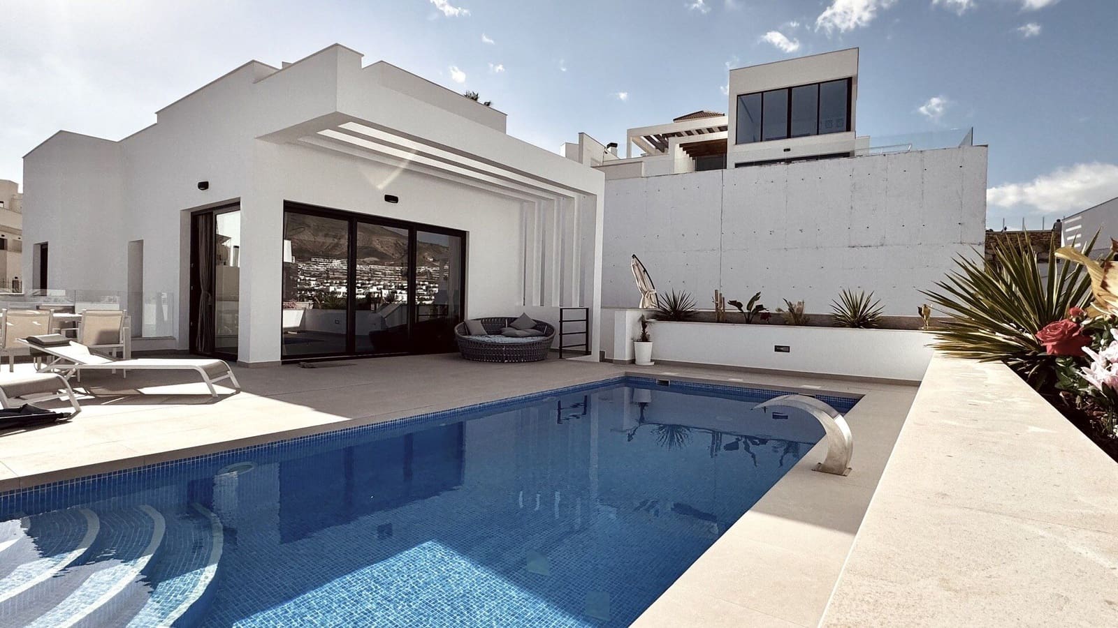 4 bedroom Villa for sale in Finestrat with pool garage - € 1,090,000 (Ref: 9239281)