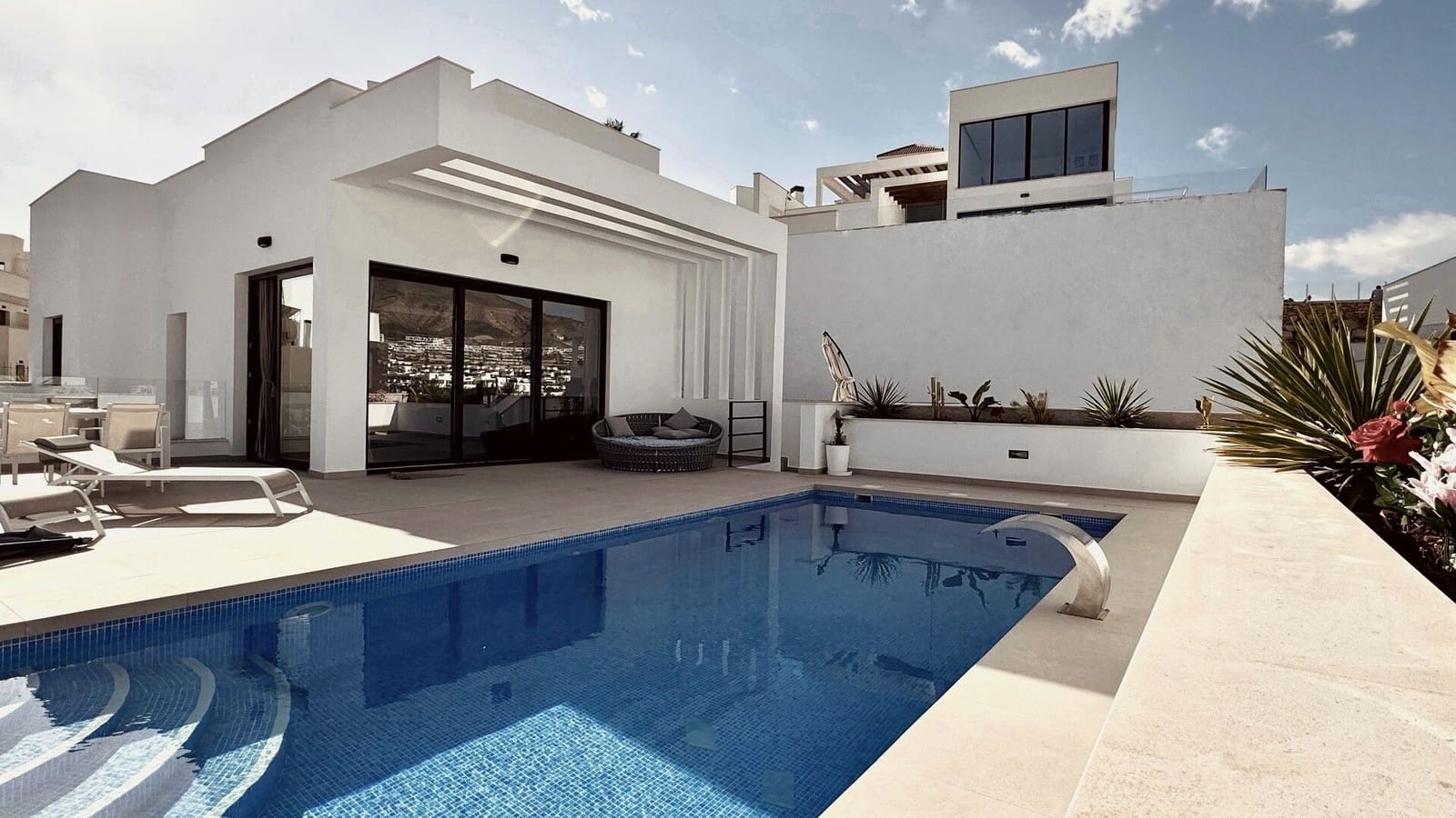 4 bedroom Villa for sale in Finestrat with pool garage - € 1,090,000 (Ref: 9239281)