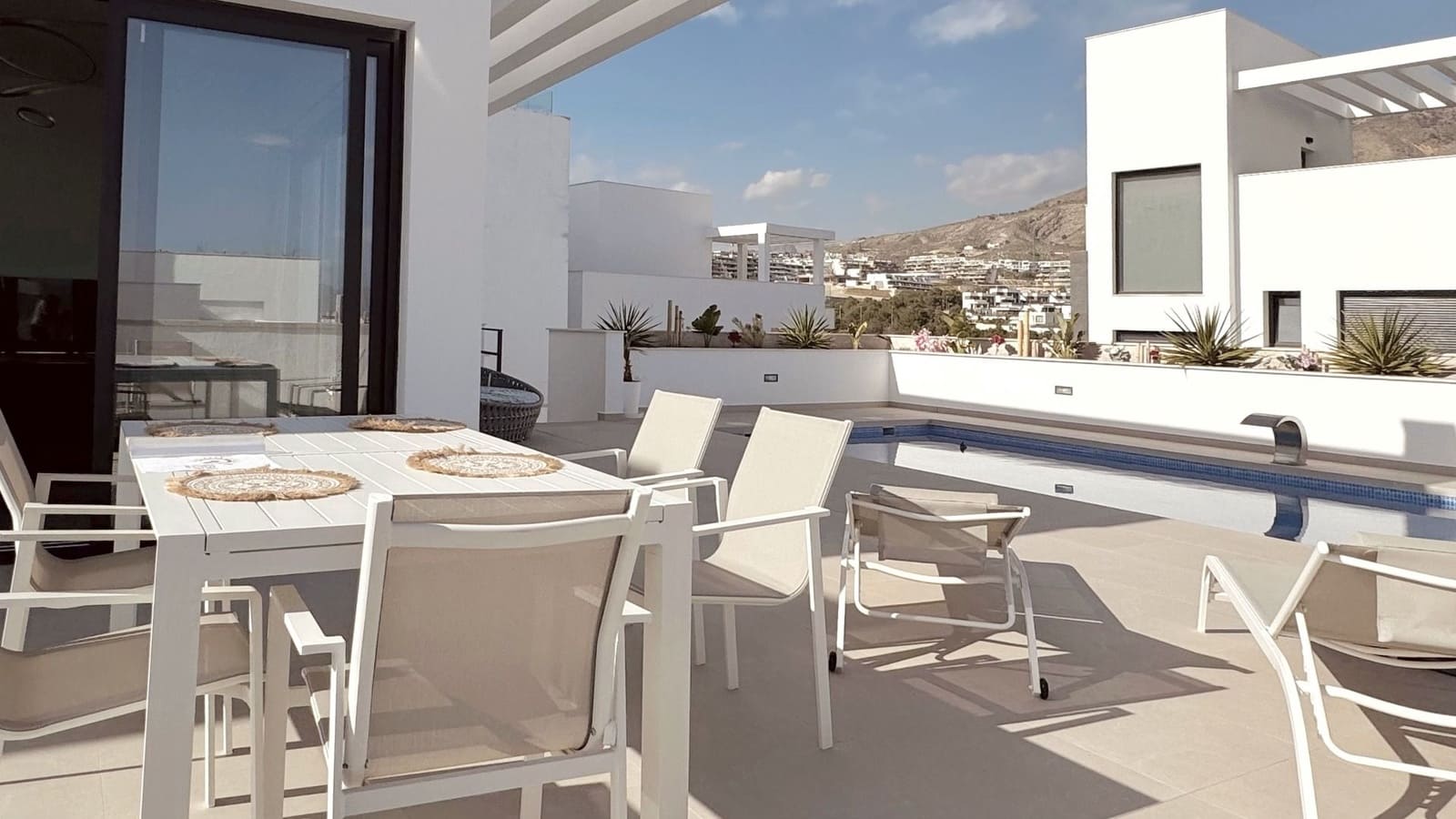 4 bedroom Villa for sale in Finestrat with pool garage - € 1,090,000 (Ref: 9239281)