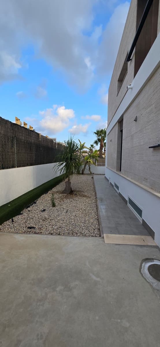 Chalet de 3 habitaciones en Rojales en venta con piscina garaje - 495.000 € (Ref: 9241172)