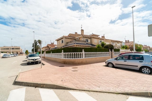 3 soverom Kjedet enebolig til salgs i Orihuela med svømmebasseng - € 279 000 (Ref: 9779976)