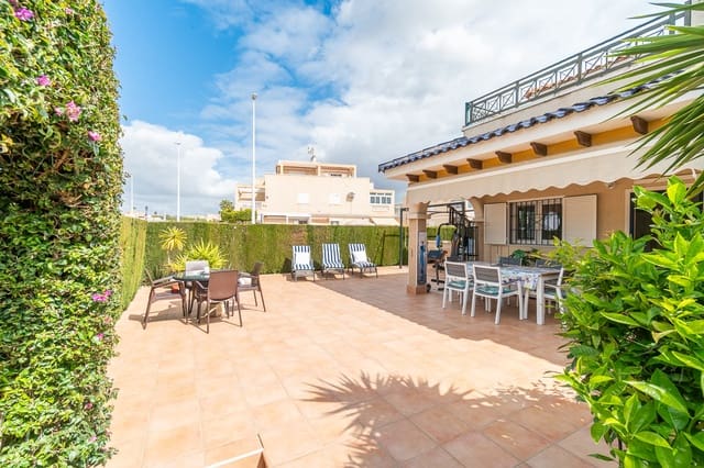 3 soverom Kjedet enebolig til salgs i Orihuela med svømmebasseng - € 279 000 (Ref: 9779976)