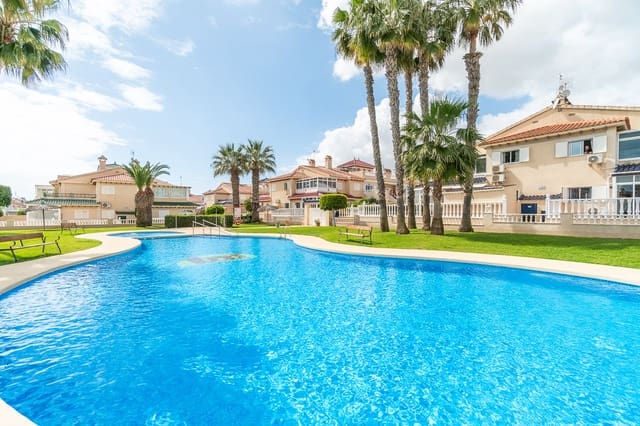 3 soverom Kjedet enebolig til salgs i Orihuela med svømmebasseng - € 279 000 (Ref: 9779976)