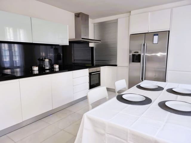 4 bedroom Villa for sale in Finestrat with pool garage - € 810,000 (Ref: 8639836)