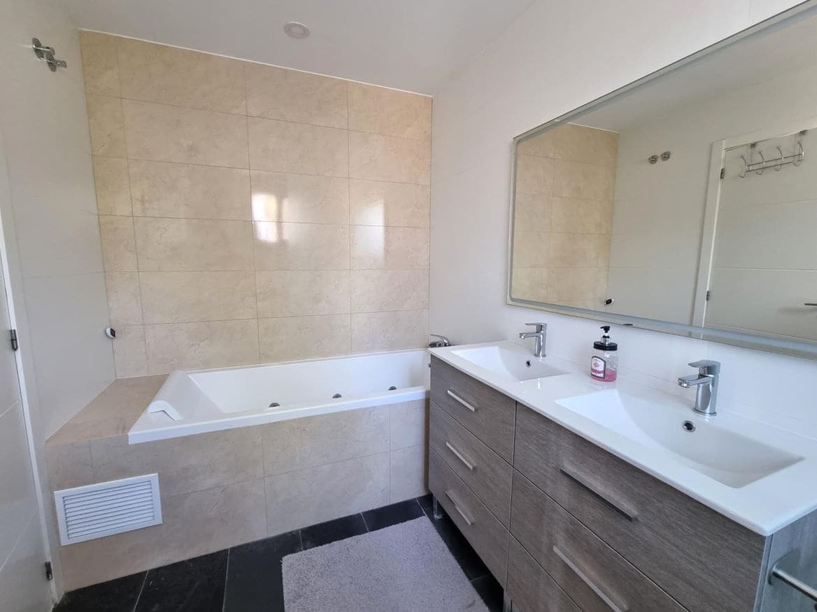 4 bedroom Villa for sale in Finestrat with pool garage - € 810,000 (Ref: 8639836)