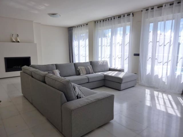 4 bedroom Villa for sale in Finestrat with pool garage - € 810,000 (Ref: 8639836)