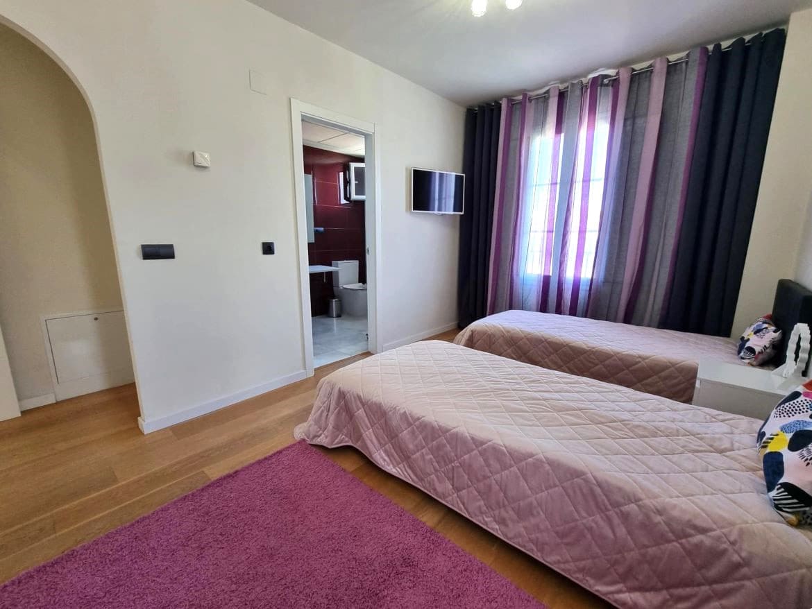 4 bedroom Villa for sale in Finestrat with pool garage - € 810,000 (Ref: 8639836)