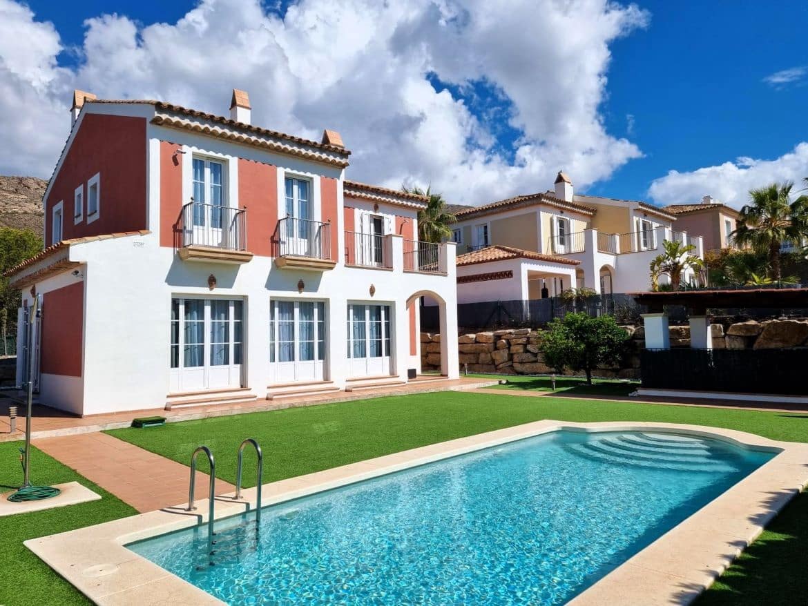 4 bedroom Villa for sale in Finestrat with pool garage - € 810,000 (Ref: 8639836)