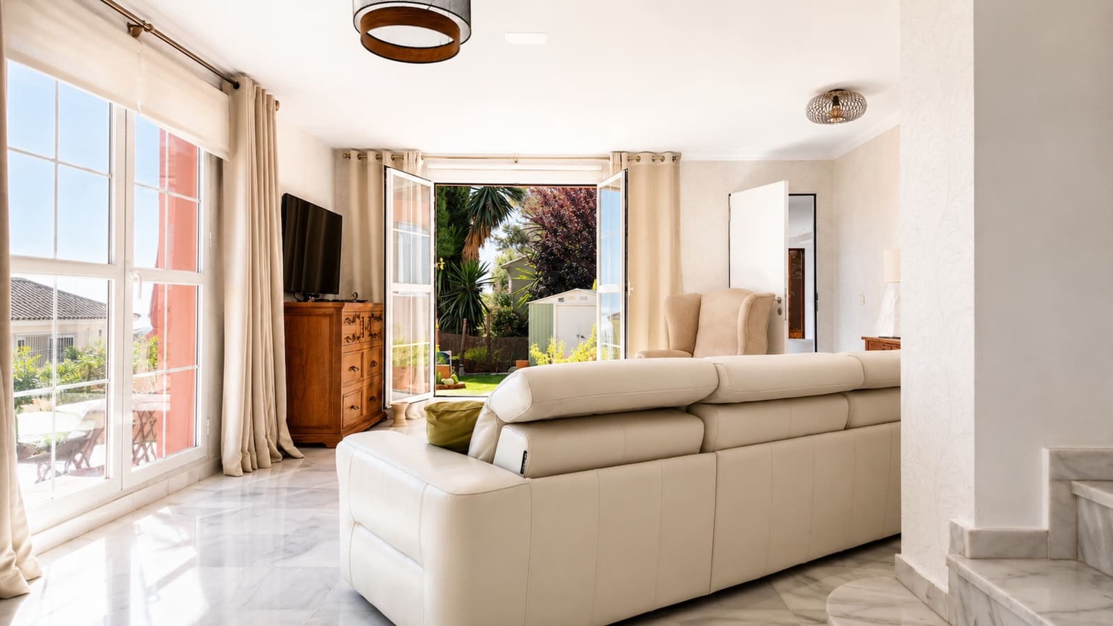 2 sypialnia Apartament na sprzedaż w La Duquesa / Puerto de la Duquesa z basenem garażem - 330 000 € (Ref: 10011134)