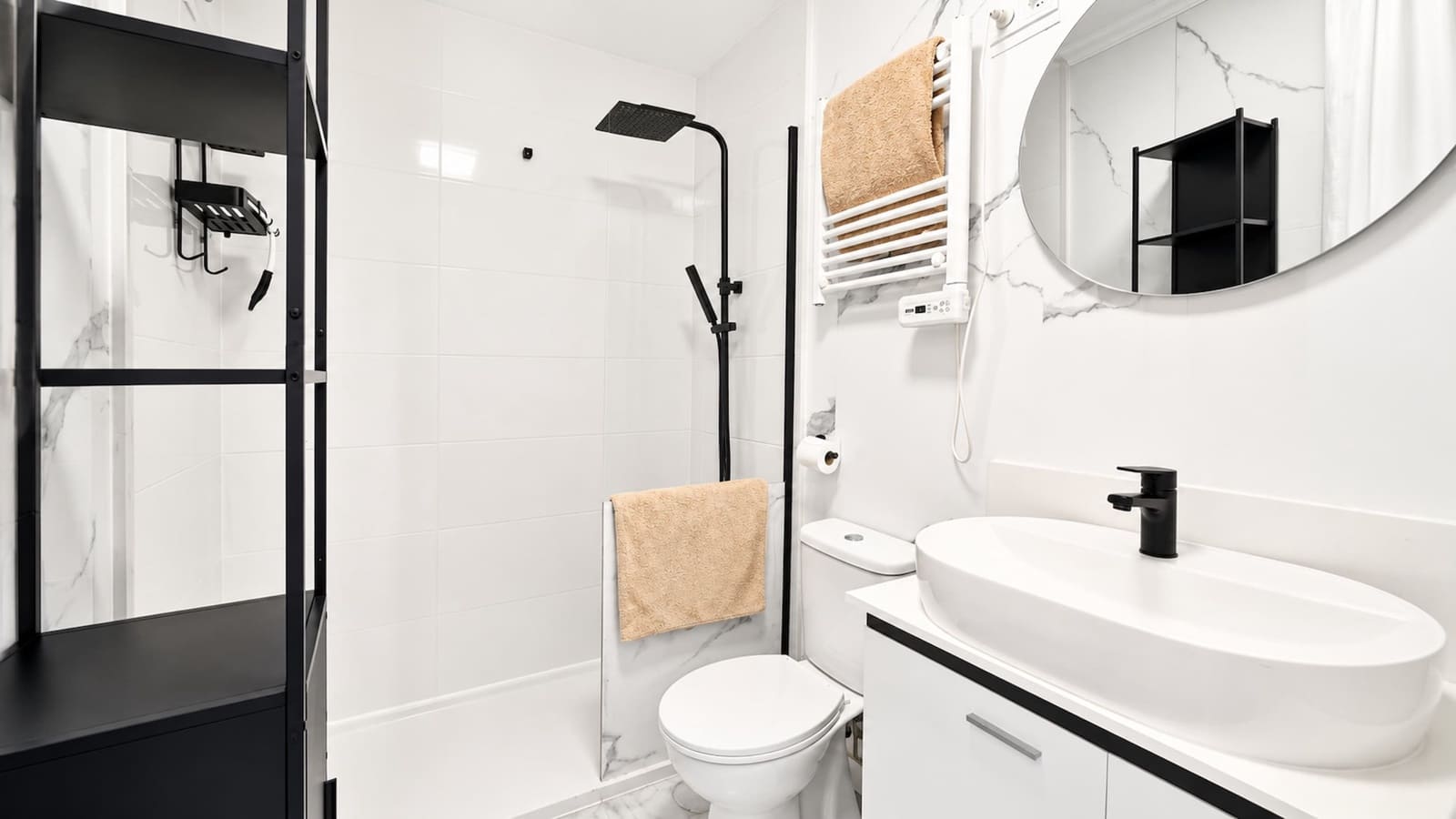 2 sypialnia Apartament na sprzedaż w La Duquesa / Puerto de la Duquesa z basenem garażem - 330 000 € (Ref: 10011134)