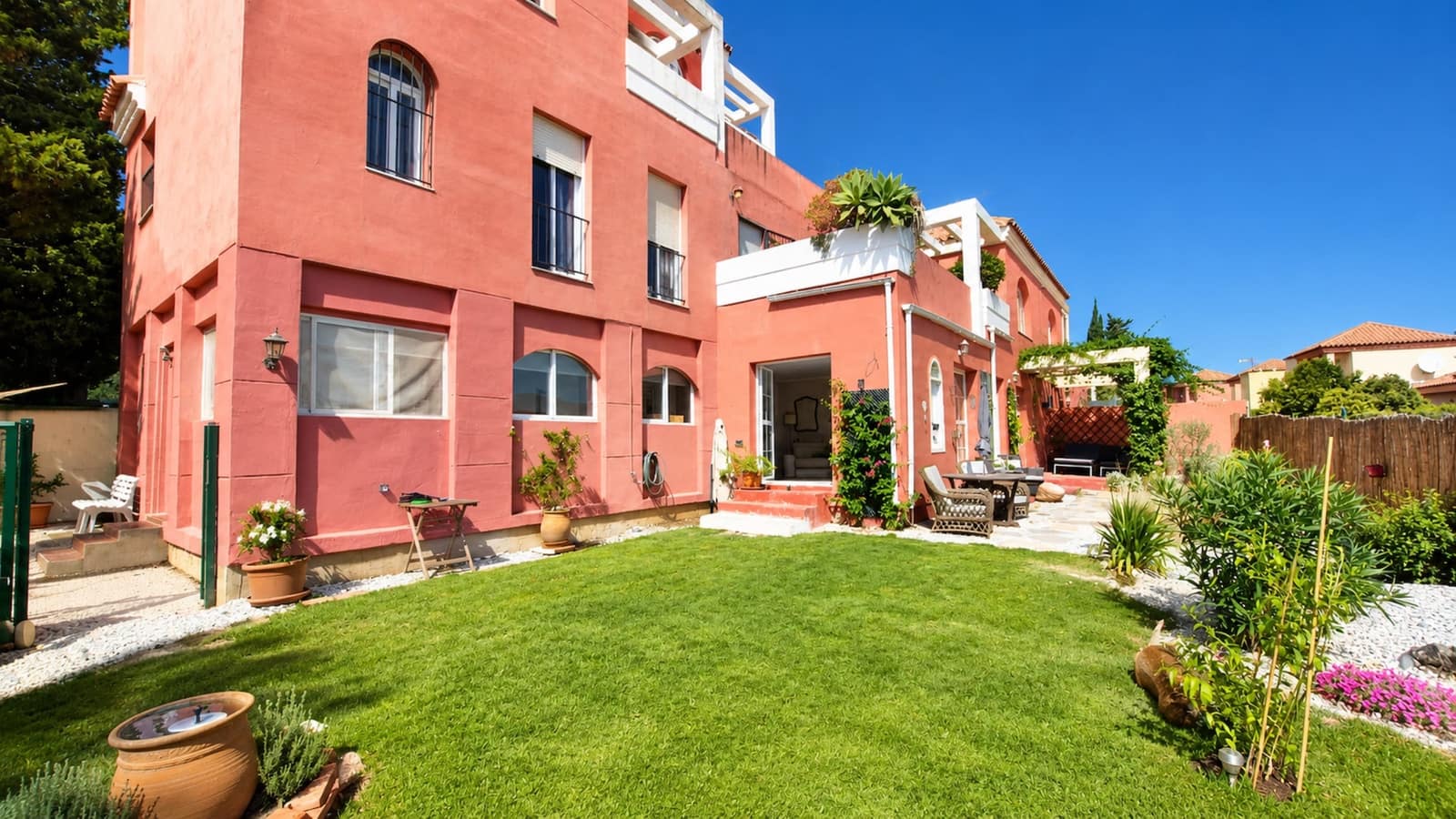2 sypialnia Apartament na sprzedaż w La Duquesa / Puerto de la Duquesa z basenem garażem - 330 000 € (Ref: 10011134)